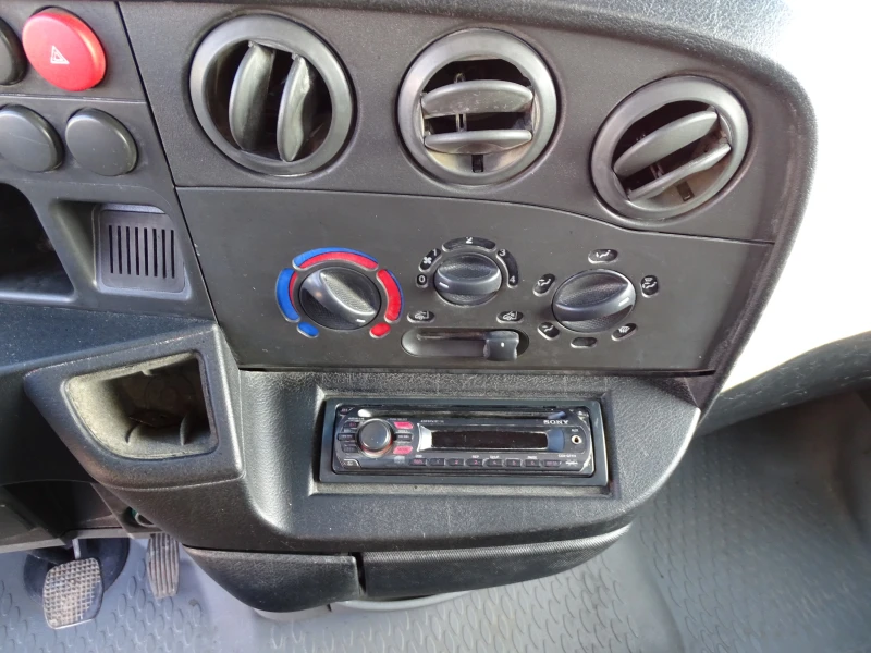 Iveco Daily 35C14 3.0HPI  КАТ. * Б* 3, 5т., снимка 16 - Бусове и автобуси - 52884364