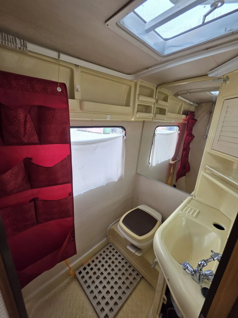 Кемпер Ford Transit Солари, баня, тоалетна, снимка 12 - Каравани и кемпери - 51203059