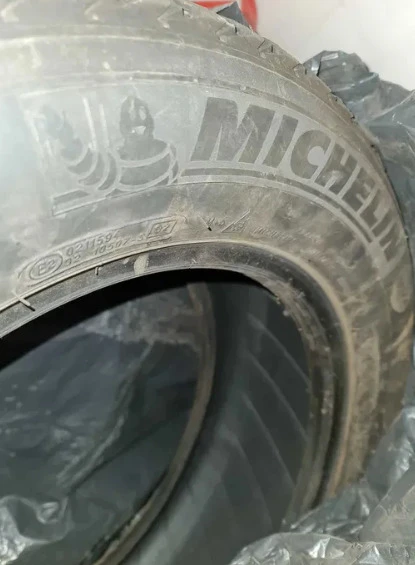 Гуми Зимни 225/60R17, снимка 4 - Гуми и джанти - 42540940