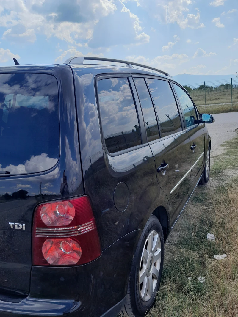 VW Touran 1.9tdi, снимка 11 - Автомобили и джипове - 46035292