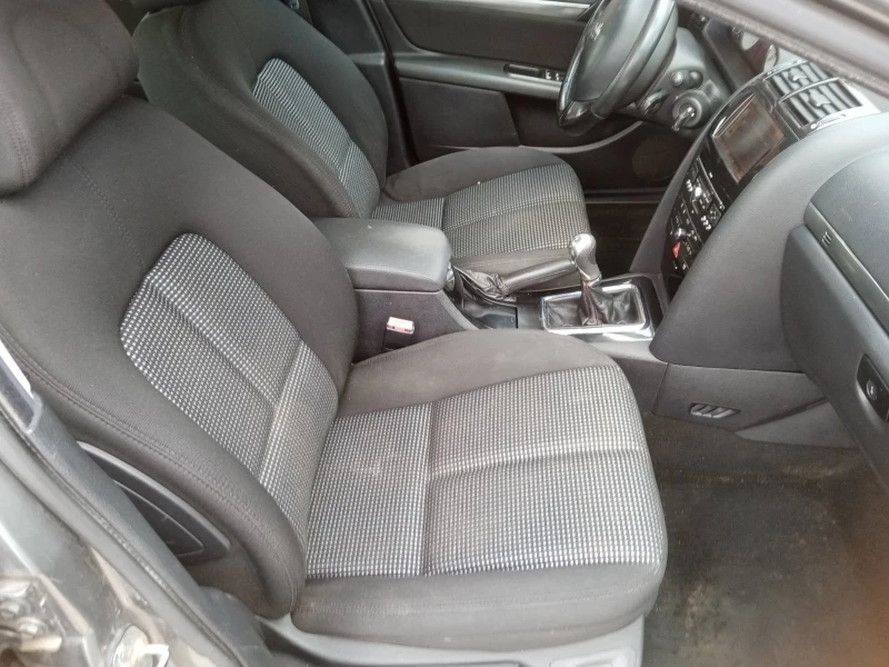 Peugeot 407 1.6 HDI, снимка 9 - Автомобили и джипове - 49563415