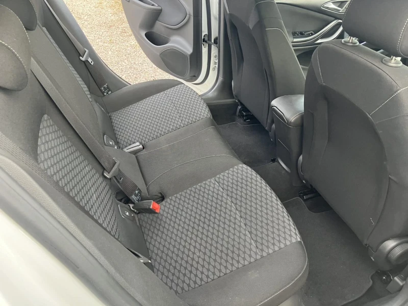 Opel Astra, снимка 12 - Автомобили и джипове - 52830781