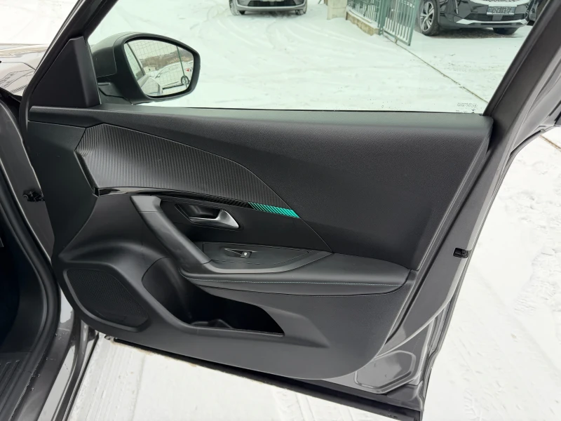 Peugeot 2008 1.5 Blue HDI Allure, снимка 9 - Автомобили и джипове - 53188386