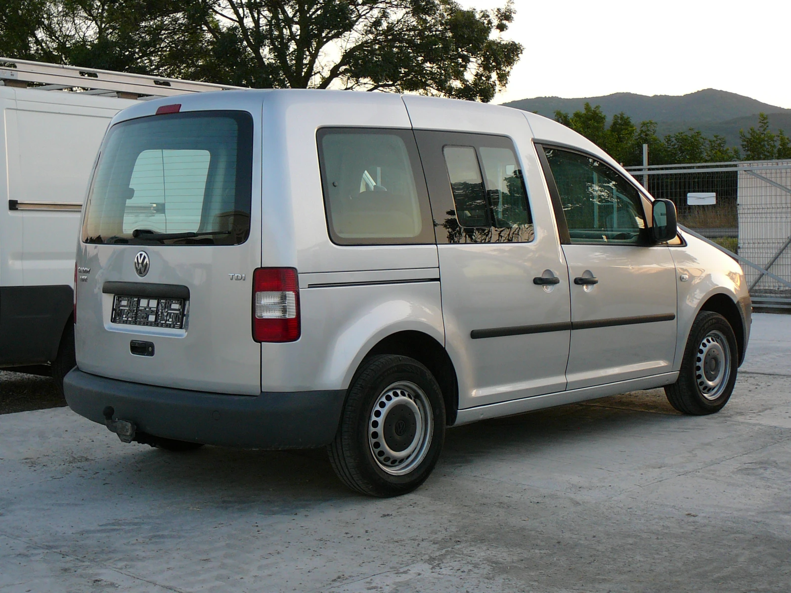 VW Caddy 1.9 tdi клима - изображение 4