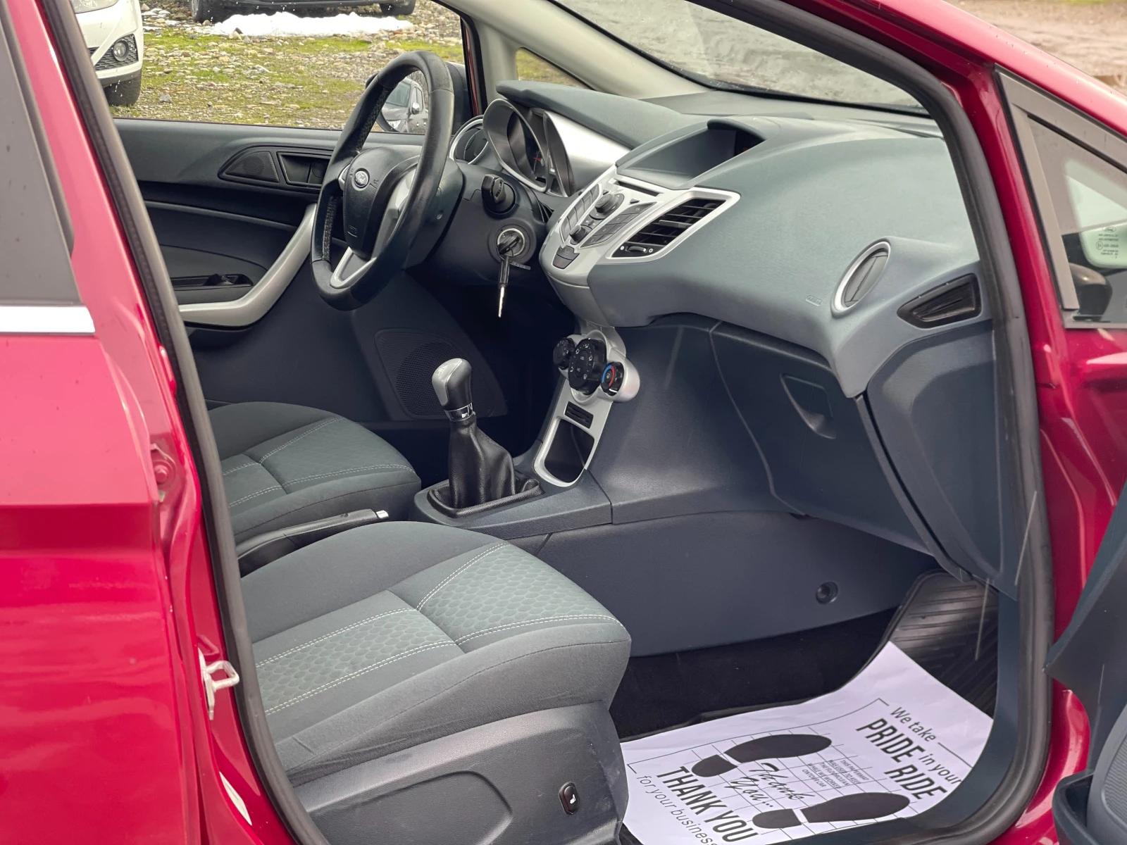 Ford Fiesta 1.6TDCi - изображение 10