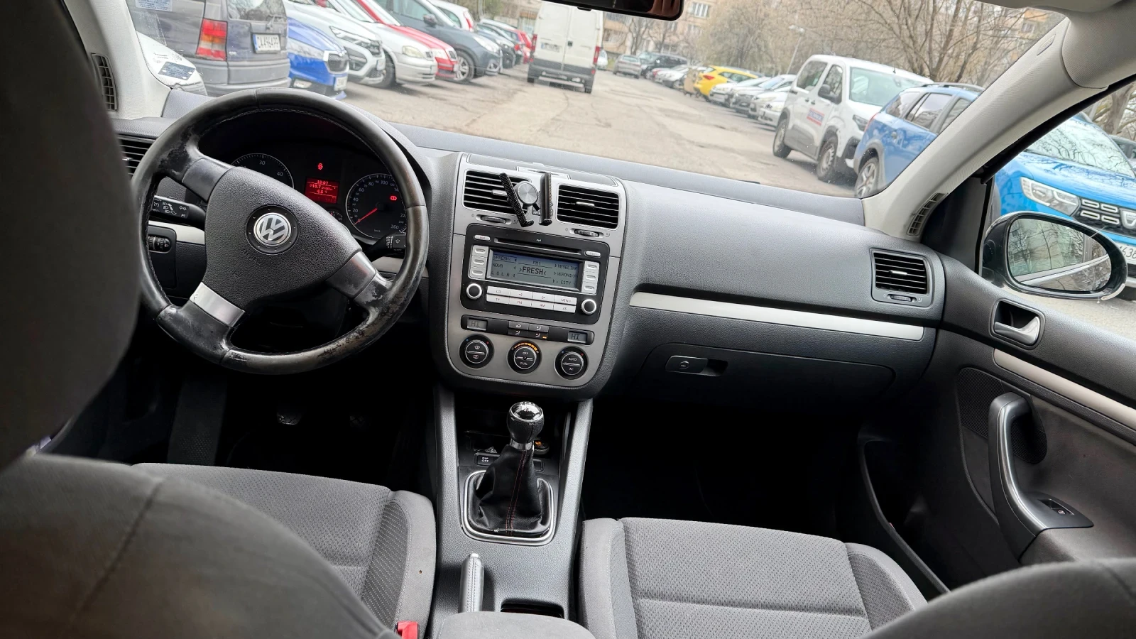 VW Golf, снимка 5 - Автомобили и джипове - 54101779
