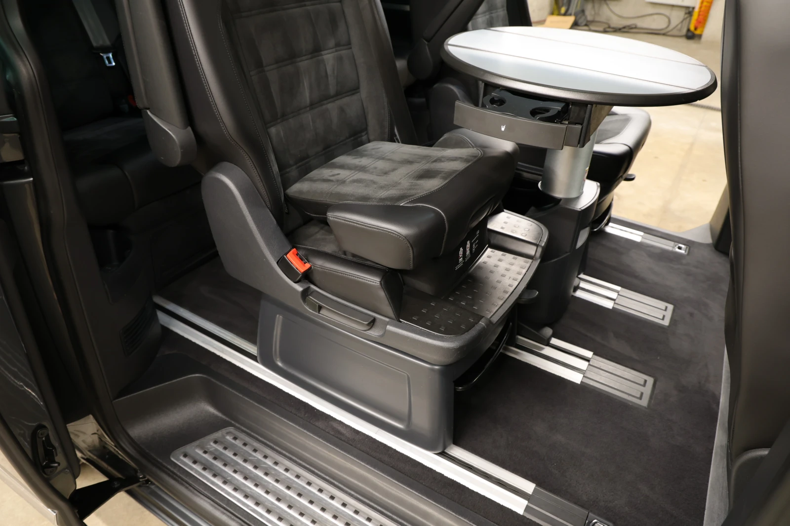 VW Multivan 2.0TDI HighLine, снимка 14 - Автомобили и джипове - 54558786