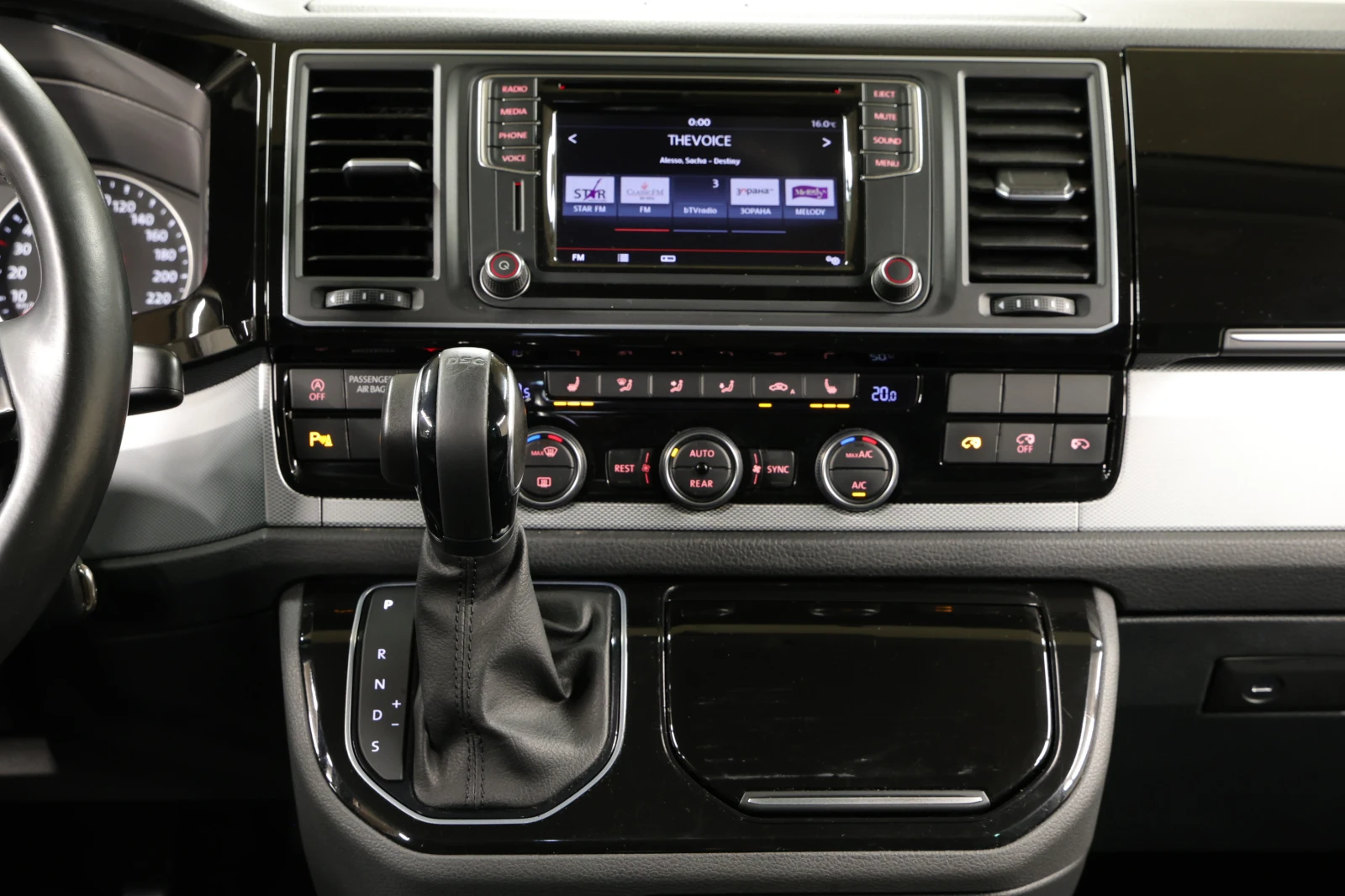 VW Multivan 2.0TDI HighLine, снимка 10 - Автомобили и джипове - 54558786