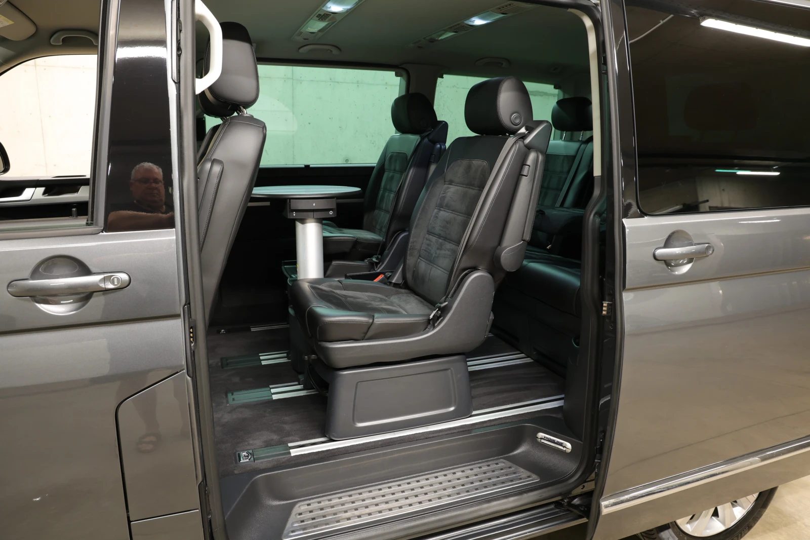 VW Multivan 2.0TDI HighLine, снимка 11 - Автомобили и джипове - 54558786