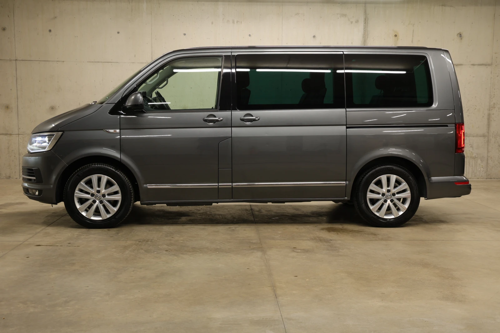 VW Multivan 2.0TDI HighLine, снимка 2 - Автомобили и джипове - 54558786