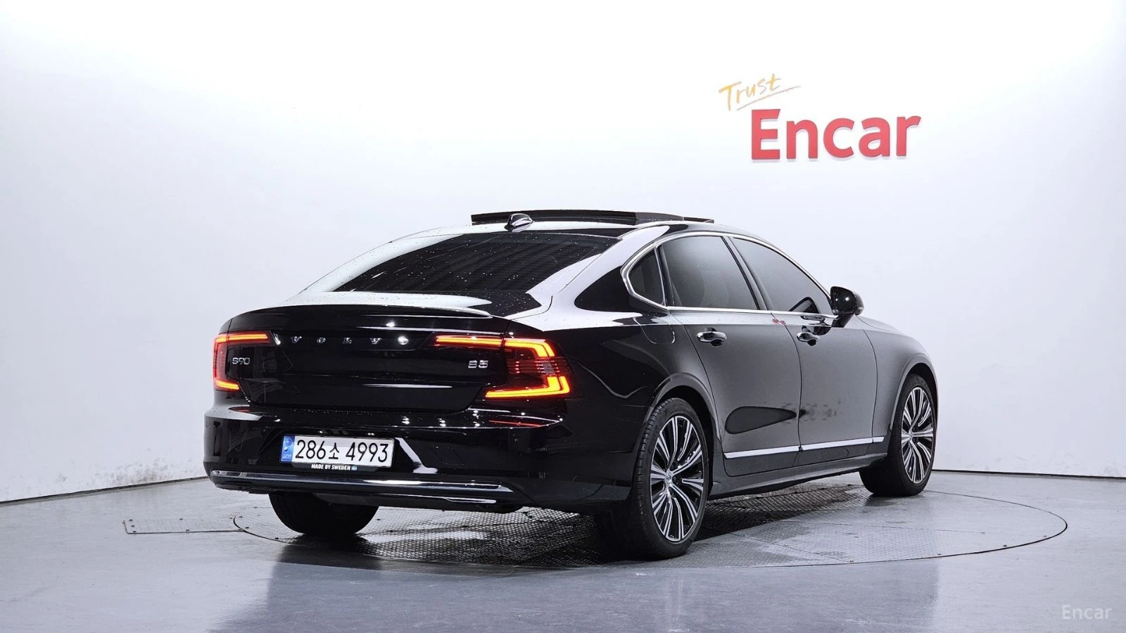 Volvo S90 Ultra-Bright* DISTRONIC* 360* ОБДУХВАНЕ* МАСАЖИ* , снимка 3 - Автомобили и джипове - 55504520