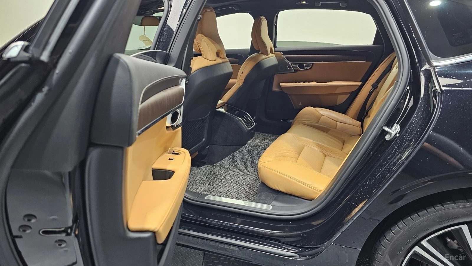 Volvo S90 Ultra-Bright* DISTRONIC* 360* ОБДУХВАНЕ* МАСАЖИ* , снимка 11 - Автомобили и джипове - 55504520