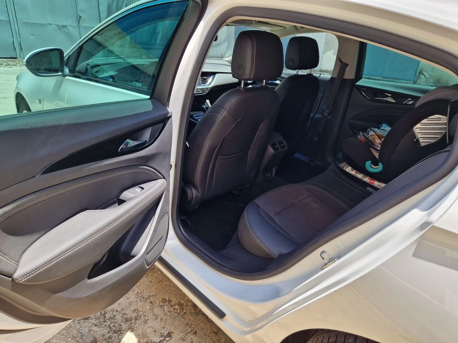 Opel Insignia, снимка 8 - Автомобили и джипове - 55736737
