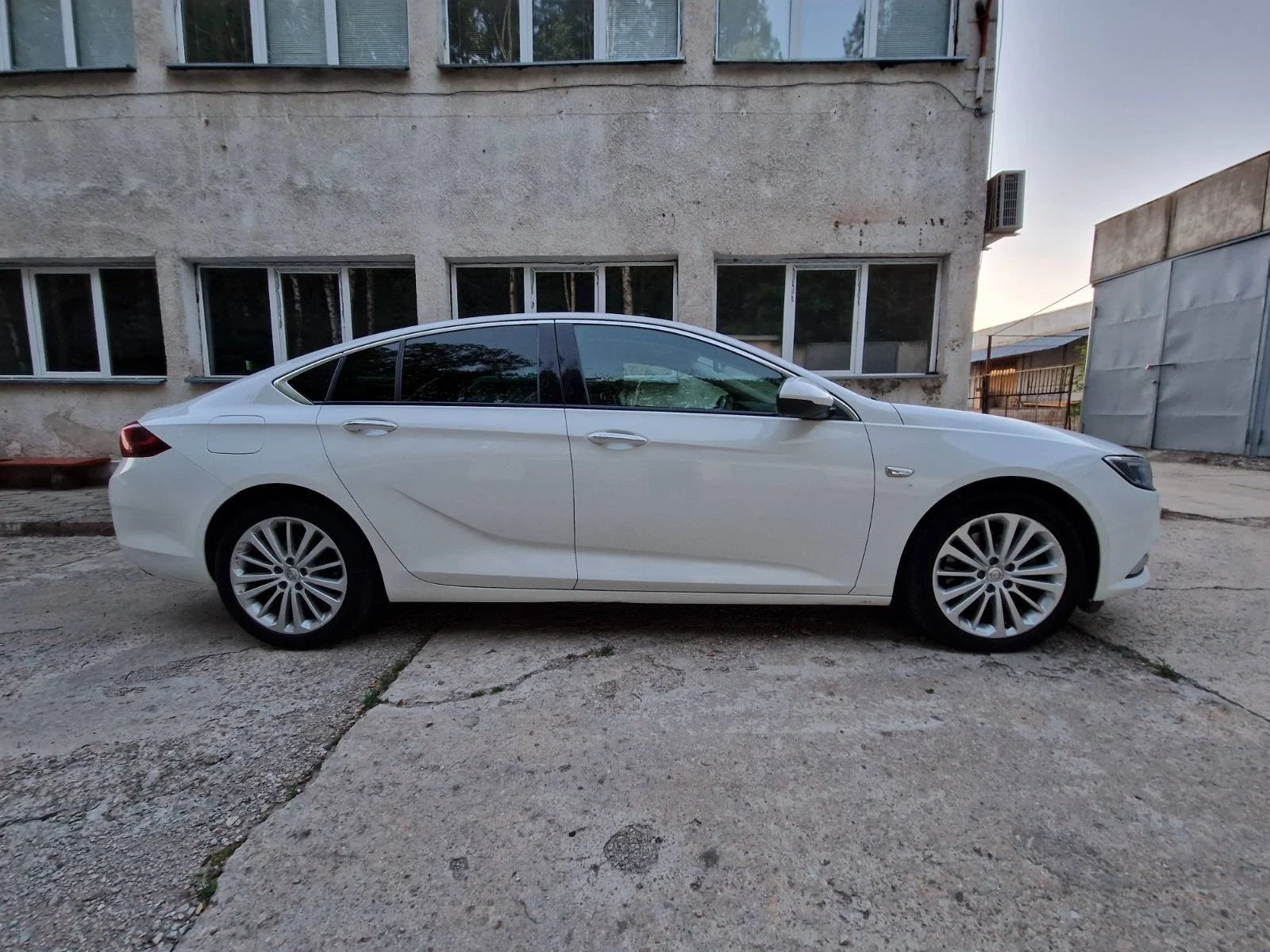 Opel Insignia, снимка 3 - Автомобили и джипове - 55736737