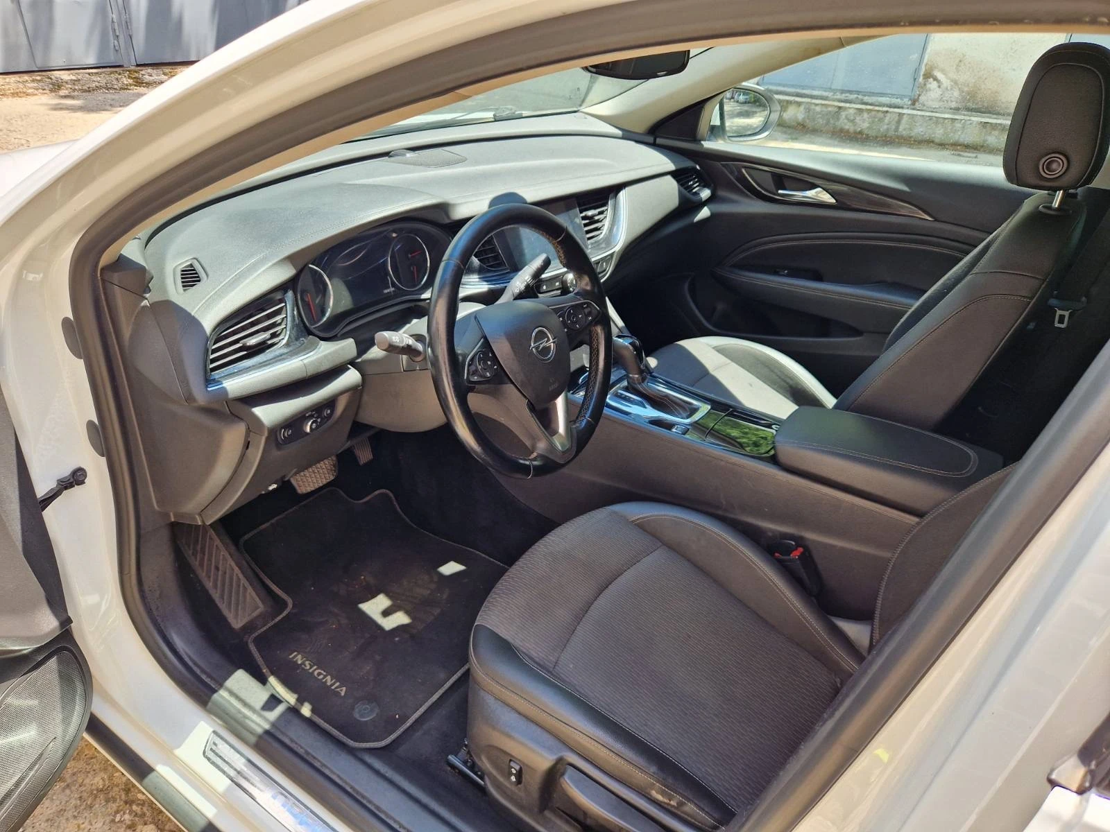 Opel Insignia, снимка 6 - Автомобили и джипове - 55736737