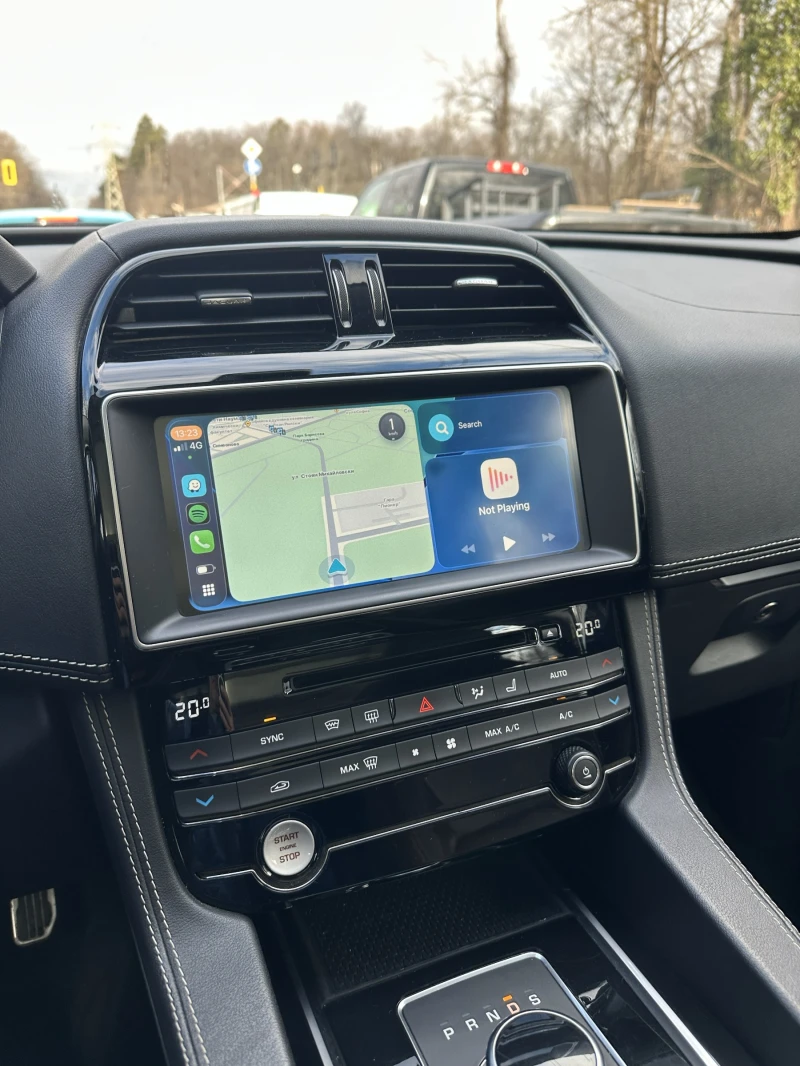 Jaguar F-PACE Сервизна история България, снимка 4 - Автомобили и джипове - 53097986