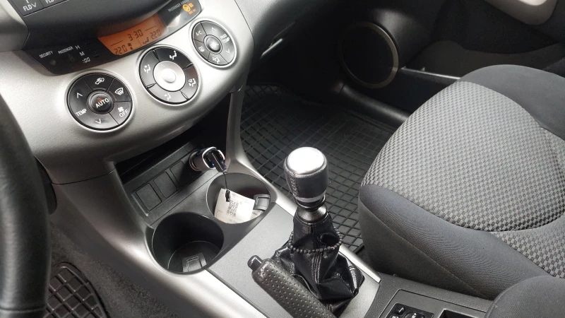 Toyota Rav4 2.2 D4d Luxury, снимка 11 - Автомобили и джипове - 53125739