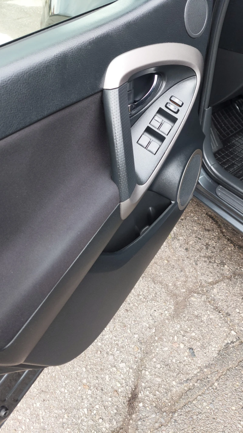 Toyota Rav4 2.2 D4d Luxury, снимка 9 - Автомобили и джипове - 53125739