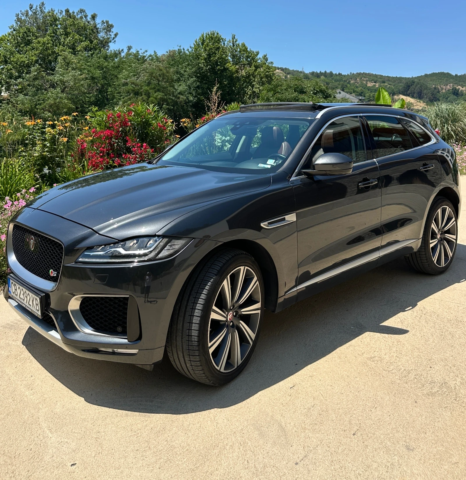 Jaguar F-PACE Сервизна история България