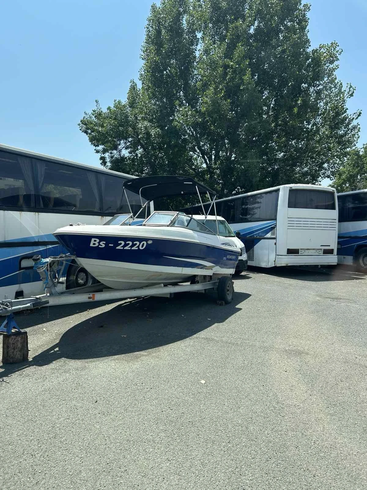 Моторна яхта Monterey, снимка 2 - Воден транспорт - 55743226