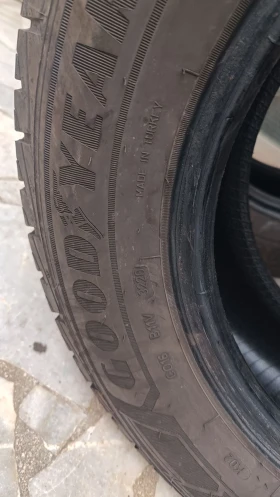 Гуми Зимни 215/65R15, снимка 3