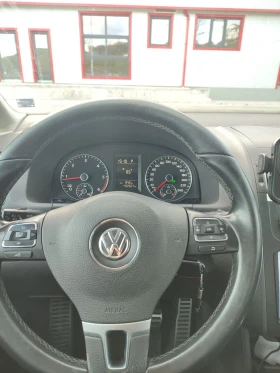 VW Touran 1.6 TDI DSG Автопилот/Кожа/Мултиволан/Печка - 6200 € / 12126.15 лв. - 98063788 10