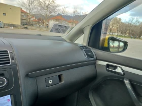 VW Touran 1.6 TDI DSG Автопилот/Кожа/Мултиволан/Печка - 6200 € / 12126.15 лв. - 98063788 12