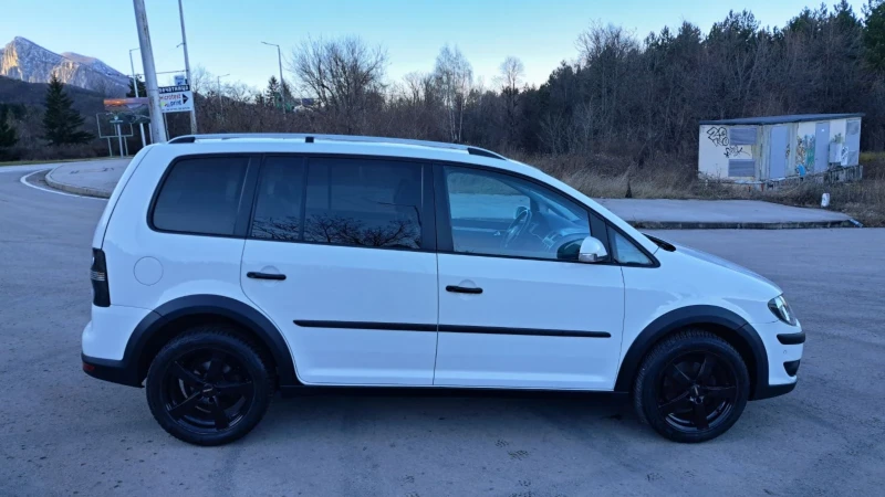 VW Touran 1.9tdi Cross, снимка 6 - Автомобили и джипове - 48506507