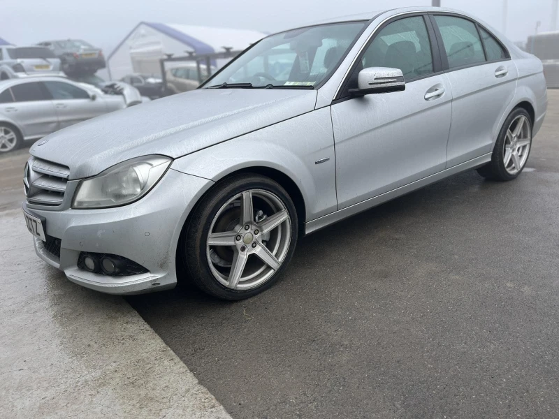 Mercedes-Benz C 200, снимка 2 - Автомобили и джипове - 48718562