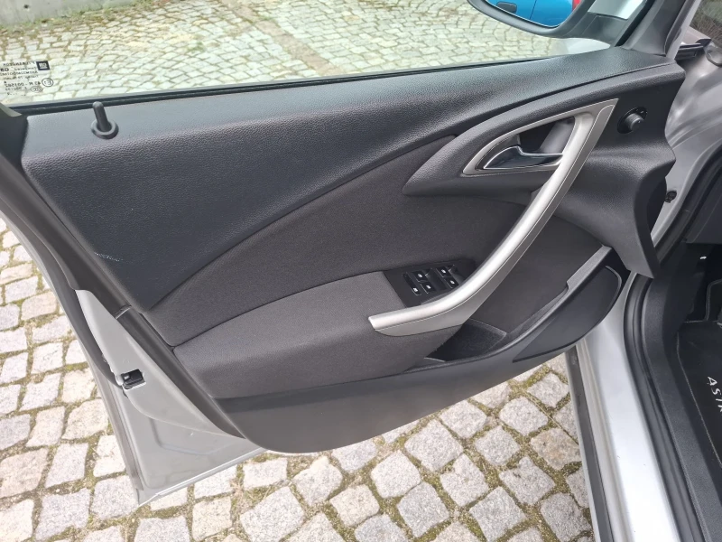 Opel Astra SPORTS TOURER НАВИГАЦИЯ* ОТЛИЧНА* КАТО НОВА* , снимка 16 - Автомобили и джипове - 49901387