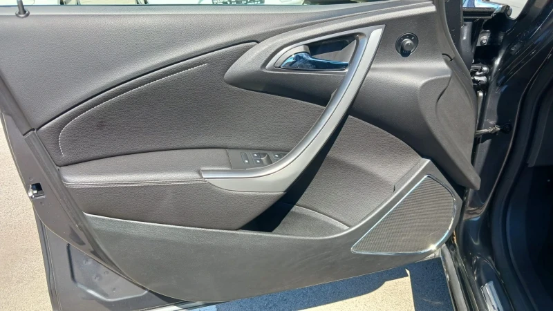 Opel Astra 1.7 CDTI, снимка 12 - Автомобили и джипове - 50911868