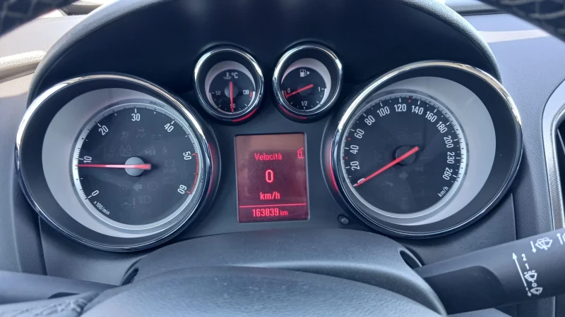 Opel Astra 1.7 CDTI, снимка 11 - Автомобили и джипове - 50911868