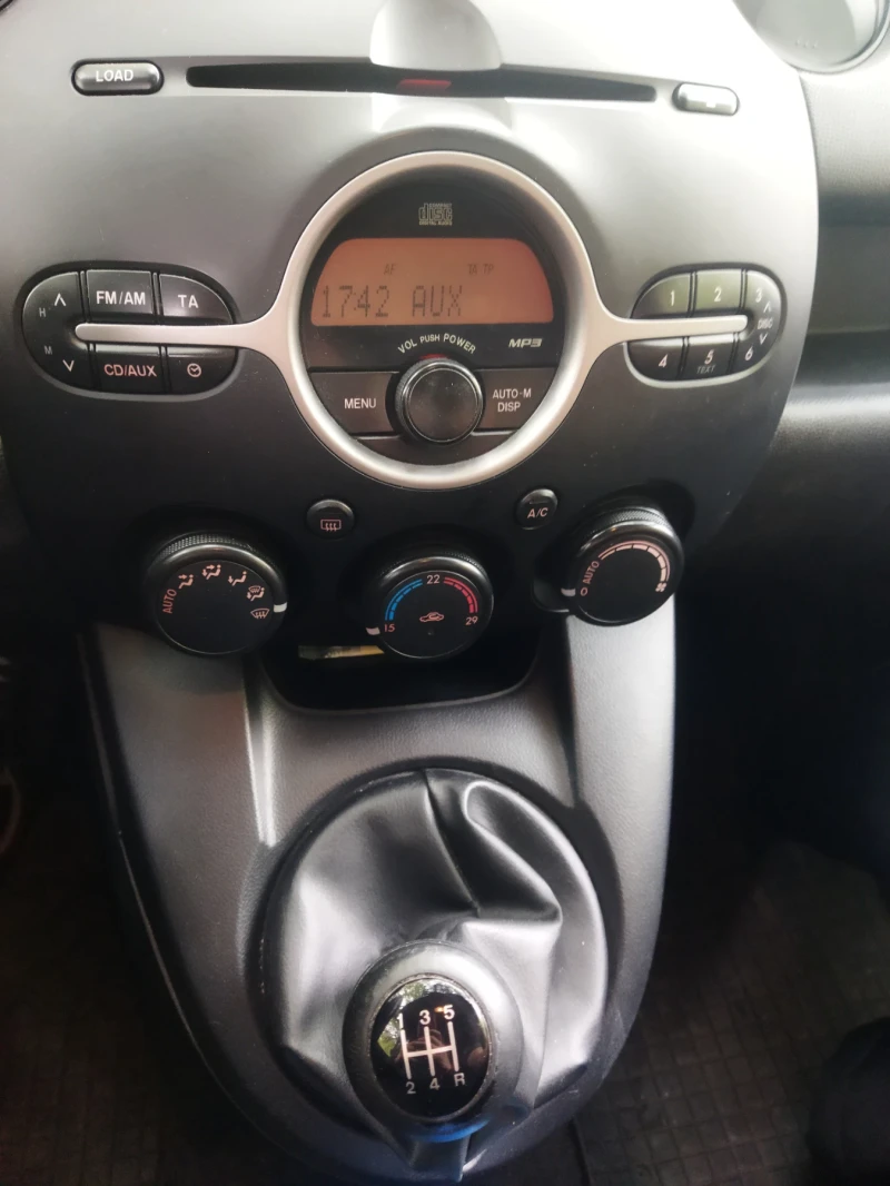 Mazda 2, снимка 5 - Автомобили и джипове - 53168784