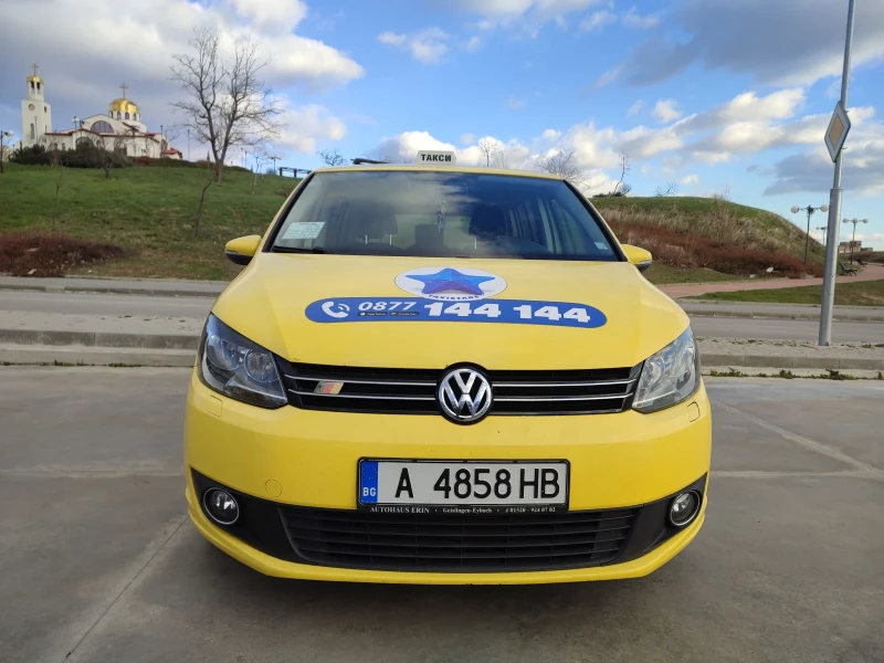 VW Touran 1.6 TDI 105 DSG Автопилот/Кожа/Мултиволан/Печка, снимка 8 - Автомобили и джипове - 53366729