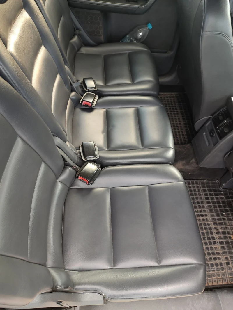 VW Touran 1.6 TDI 105 DSG Автопилот/Кожа/Мултиволан/Печка, снимка 6 - Автомобили и джипове - 53366729