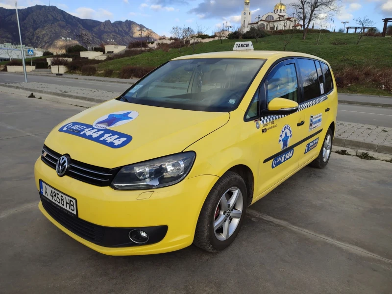 VW Touran 1.6 TDI 105 DSG Автопилот/Кожа/Мултиволан/Печка, снимка 2 - Автомобили и джипове - 53366729