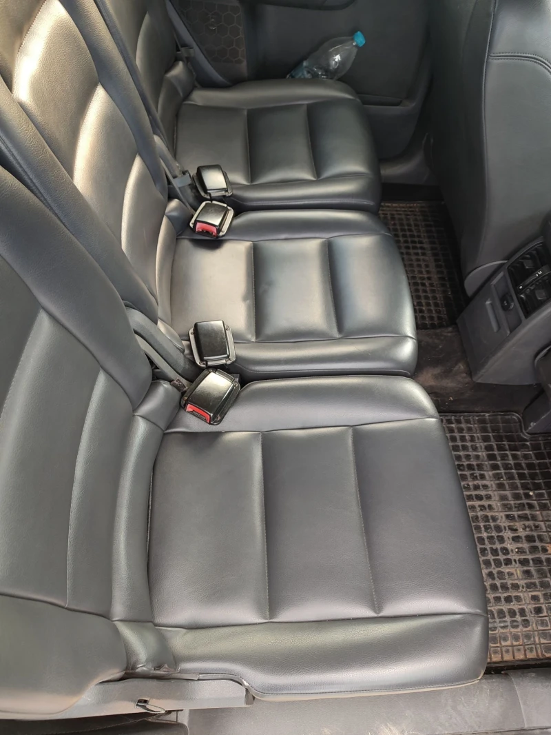 VW Touran 1.6 TDI 105 DSG Автопилот/Кожа/Мултиволан/Печка, снимка 7 - Автомобили и джипове - 53366729