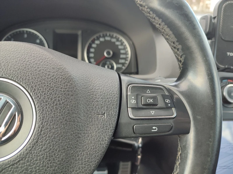 VW Touran 1.6 TDI 105 DSG Автопилот/Кожа/Мултиволан/Печка, снимка 13 - Автомобили и джипове - 53366729