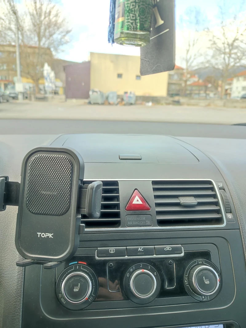 VW Touran 1.6 TDI 105 DSG Автопилот/Кожа/Мултиволан/Печка, снимка 11 - Автомобили и джипове - 53366729