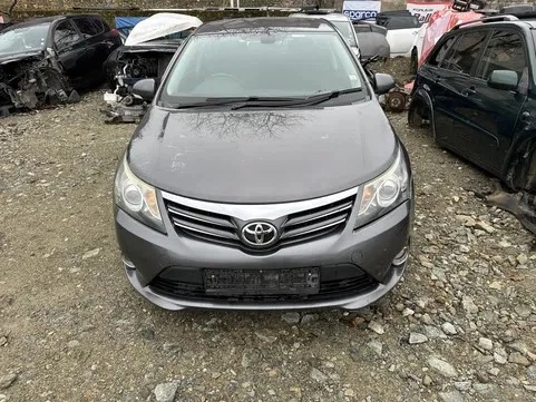 Toyota Avensis НА ЧАСТИ! 2.0 d4d 124, снимка 2 - Автомобили и джипове - 48610553