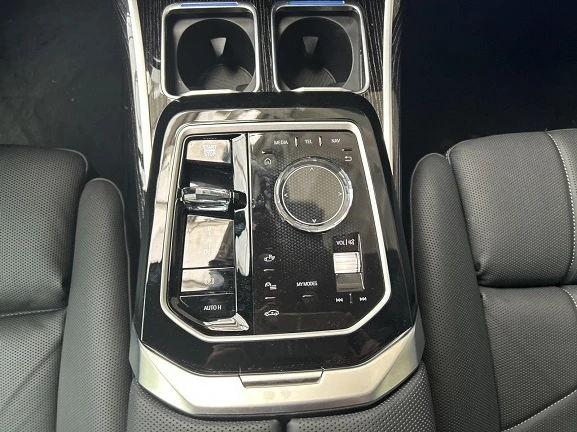 BMW 740 d xDrive = M-Sport = Shadow Line Гаранция, снимка 12 - Автомобили и джипове - 53261270