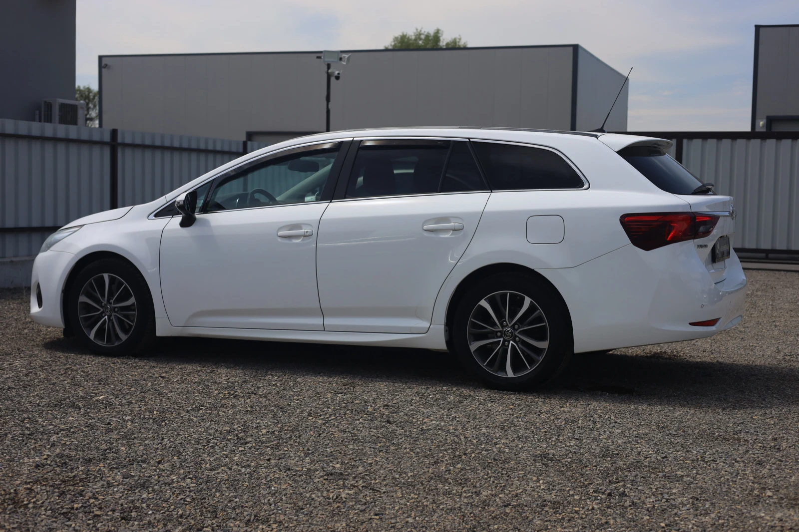 Toyota Avensis 2.0 D-4D Touring #LED #KEYLESS #KAMERA #NAVI @iCar - изображение 7