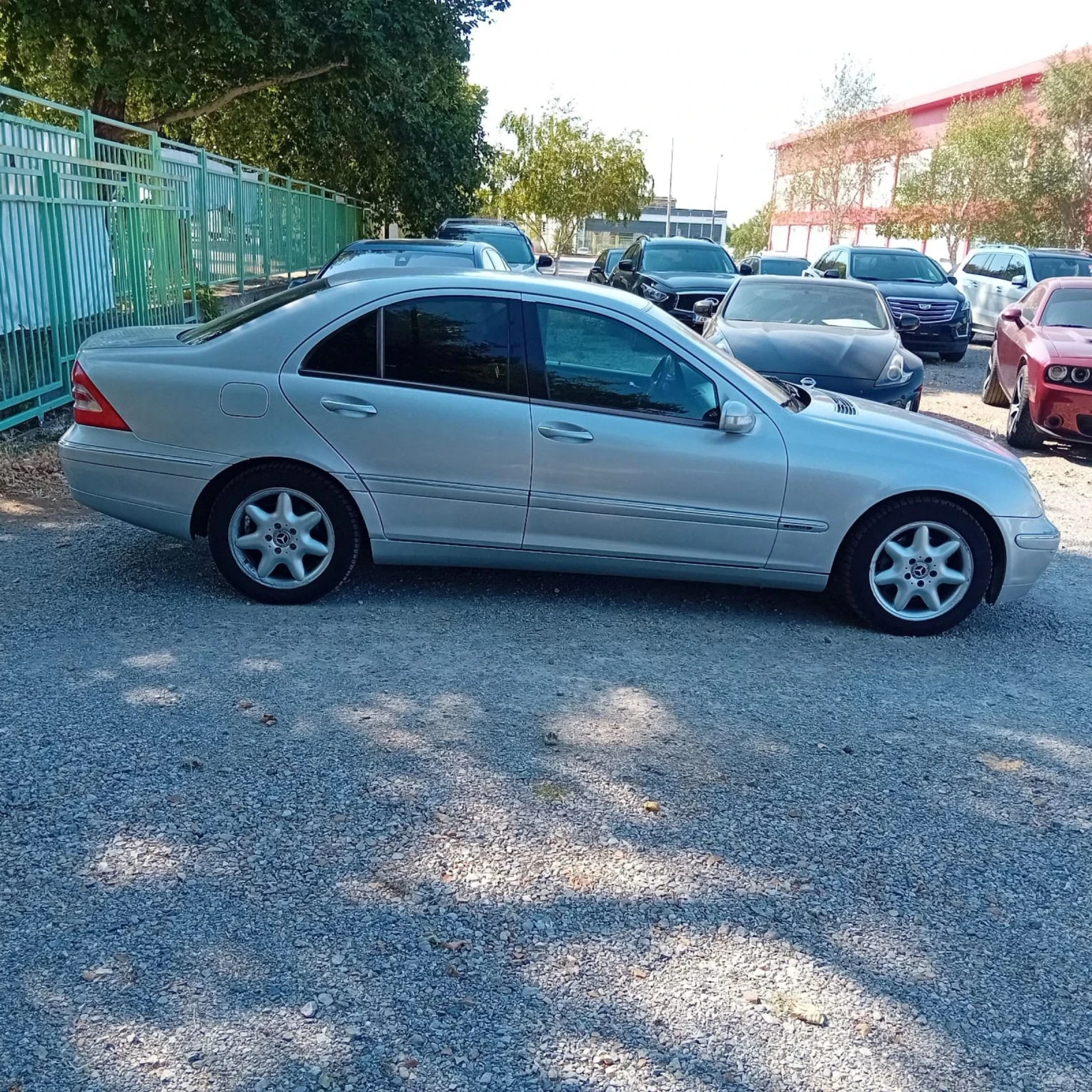 Mercedes-Benz C 180 Бензин газ, топ състояние. Всички екстри  - изображение 6