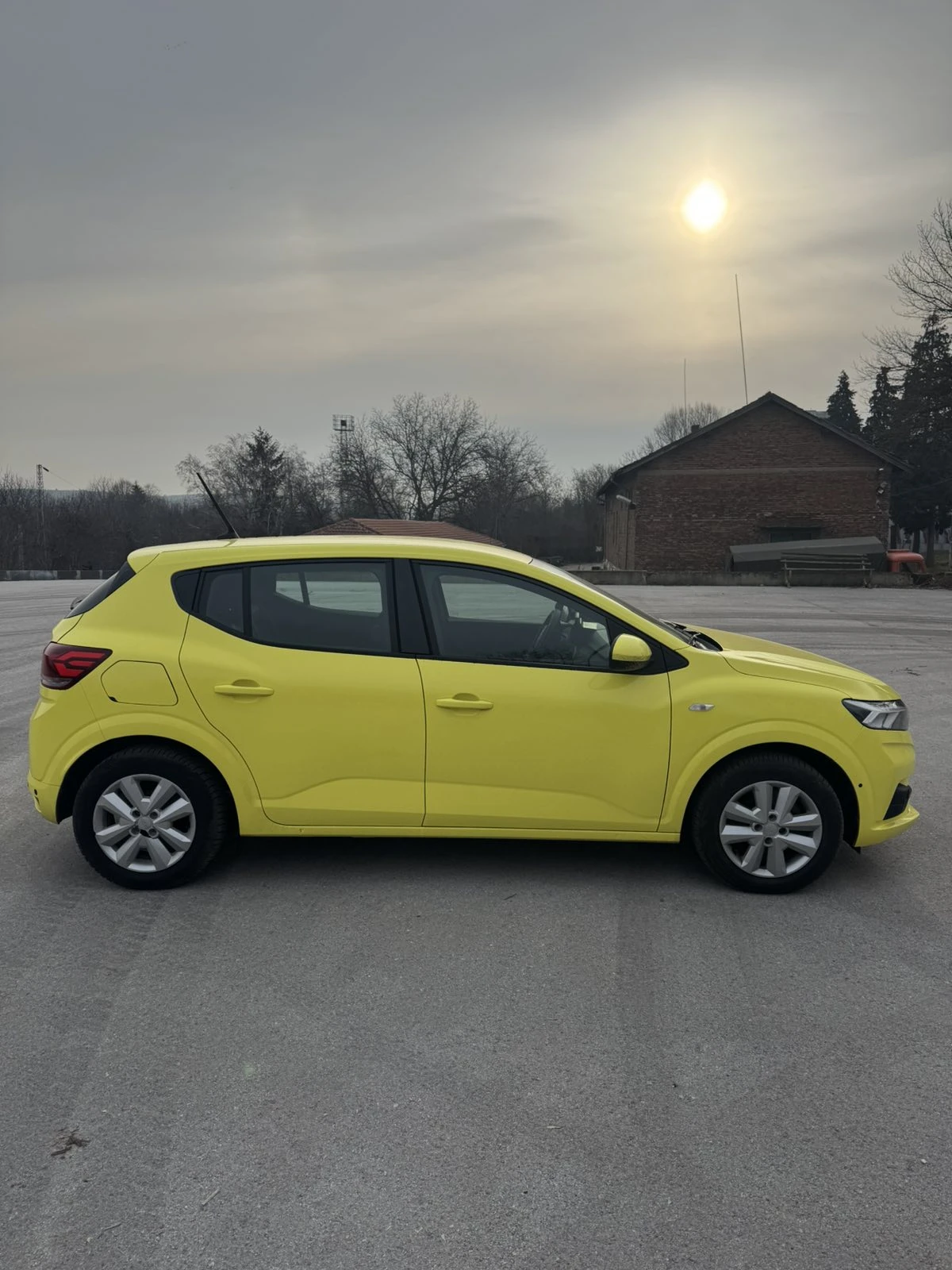 Dacia Sandero, снимка 9 - Автомобили и джипове - 53803921