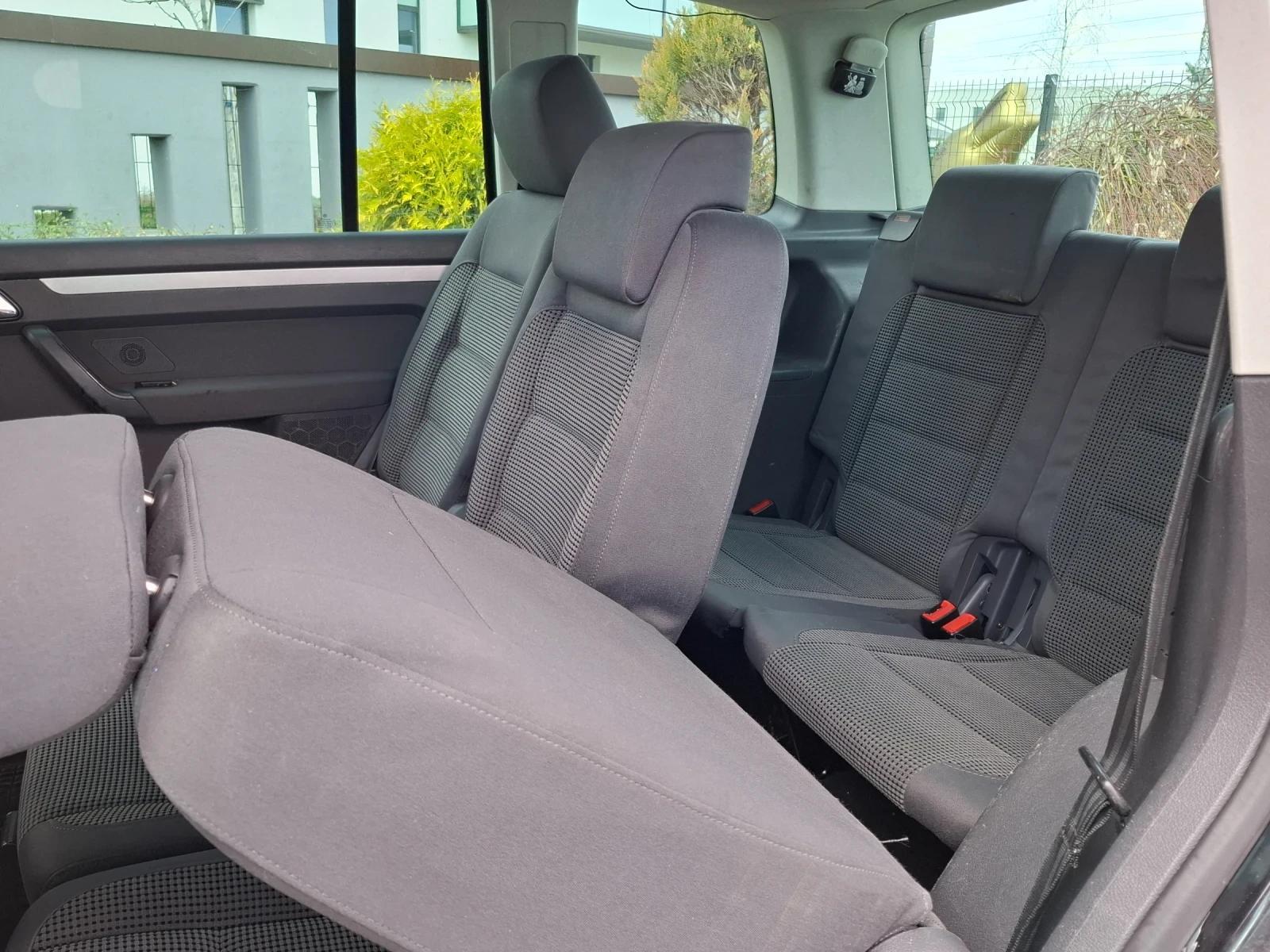 VW Touran 2.0TDI* (140кс)* 7-МЕСТА* * НОВ ВНОС* * , снимка 17 - Автомобили и джипове - 53986537