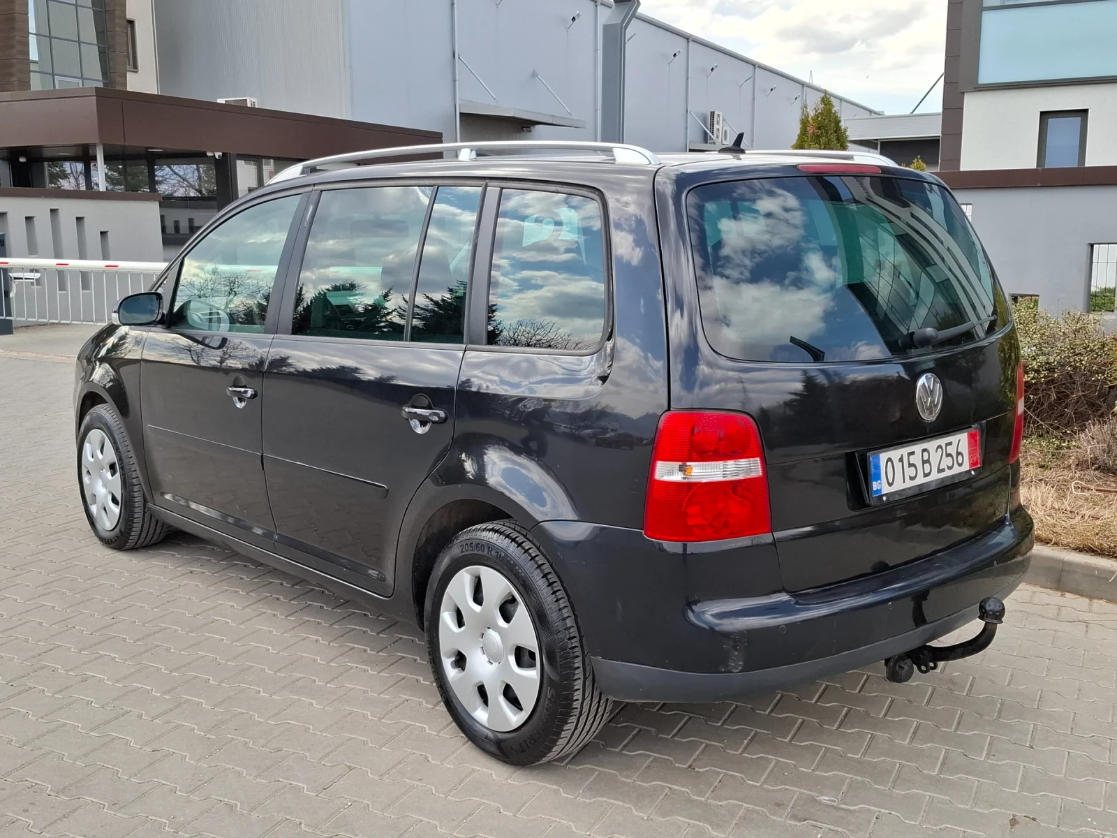 VW Touran 2.0TDI* (140кс)* 7-МЕСТА* * НОВ ВНОС* * , снимка 6 - Автомобили и джипове - 53986537