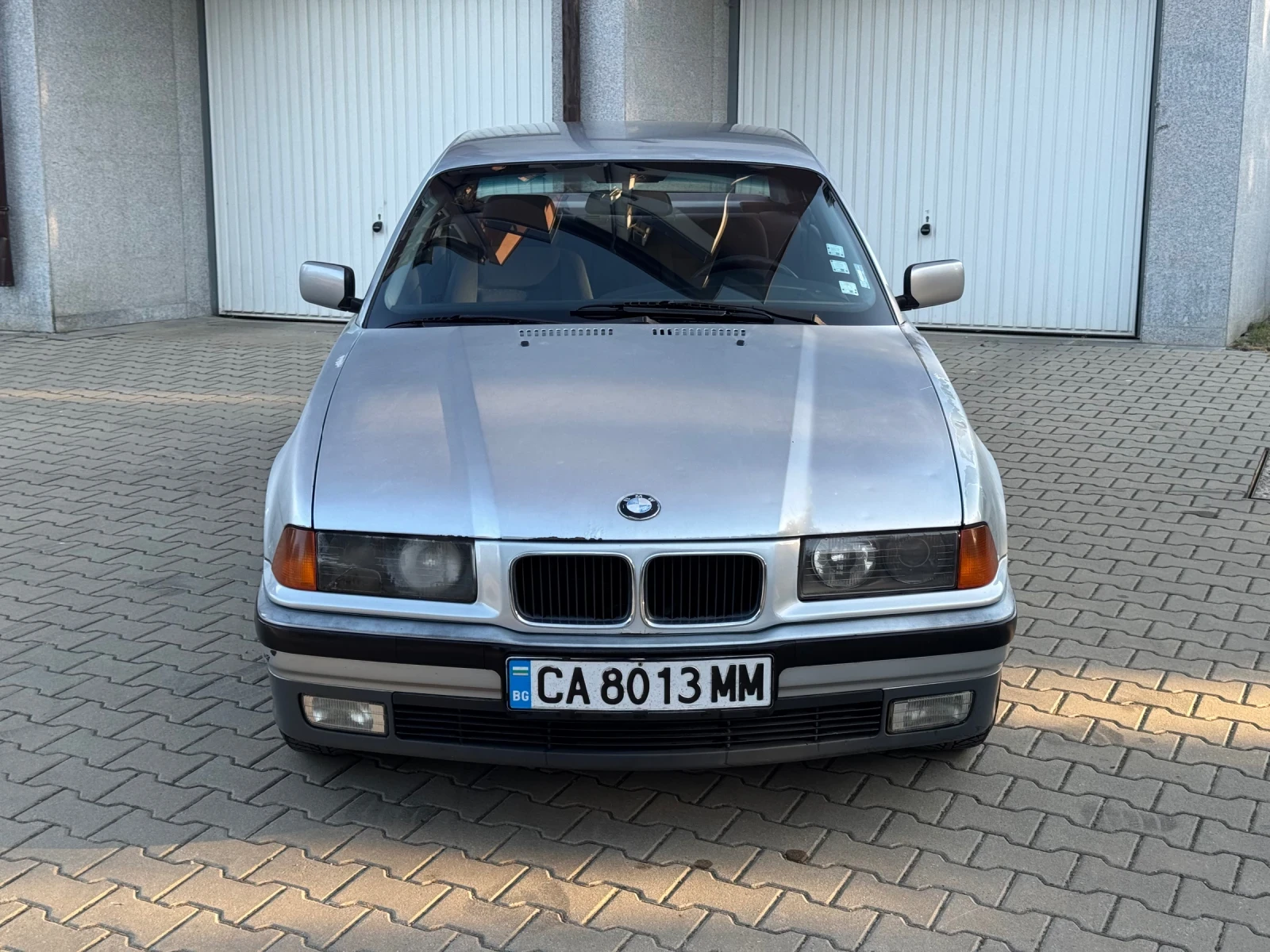 BMW 318 is Газов Инжекцион, снимка 2 - Автомобили и джипове - 55093180