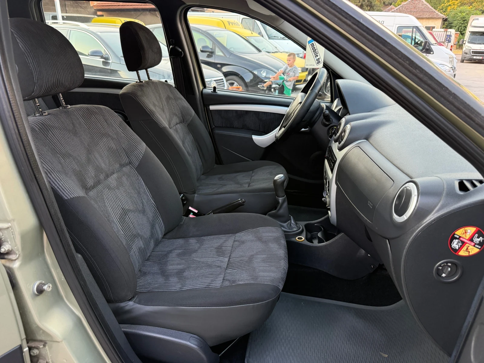 Dacia Logan 1.6MPI ЛИЗИНГ, снимка 9 - Автомобили и джипове - 55644085