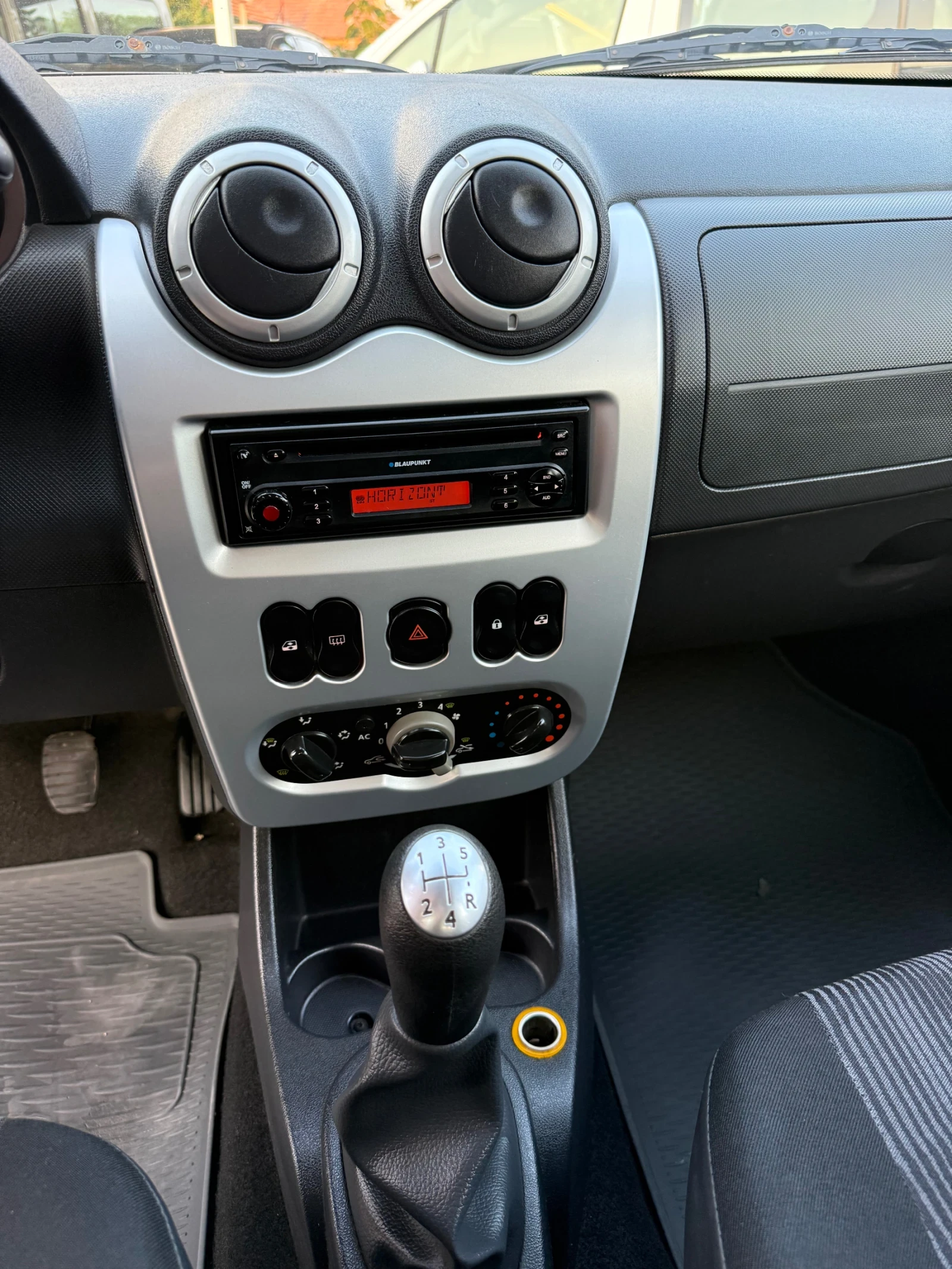 Dacia Logan 1.6MPI ЛИЗИНГ, снимка 14 - Автомобили и джипове - 55644085