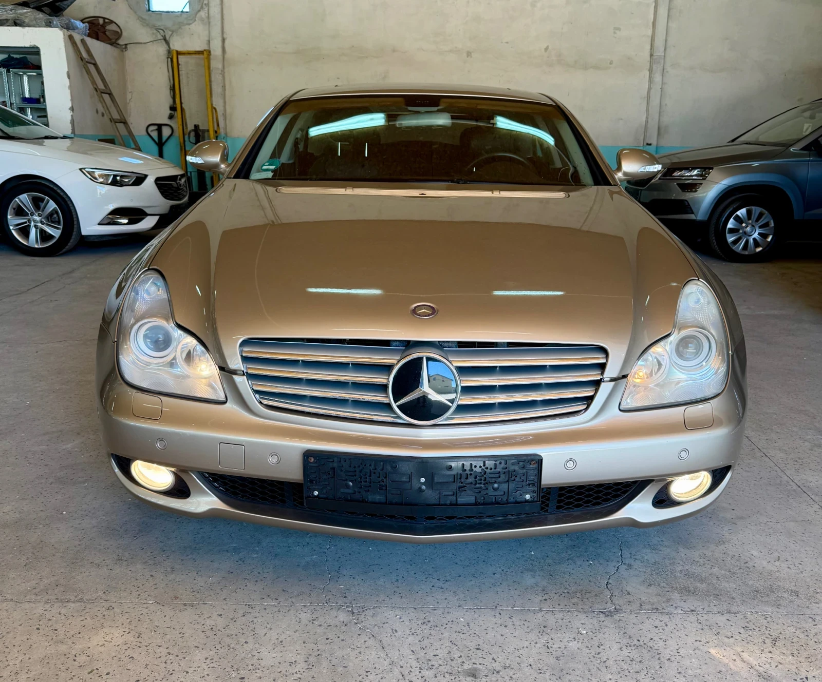 Mercedes-Benz CLS 350 * Всички екстри* Сервизна История* Поръчков